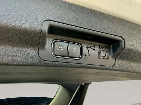 Used 2022 Ford Explorer XLT w/ Equipment Group 202A image 33