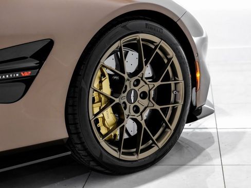 Used 2025 Aston Martin Vanquish V12 image 42