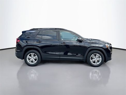 Used 2024 GMC Terrain SLE w/ Driver Convenience Package image 8