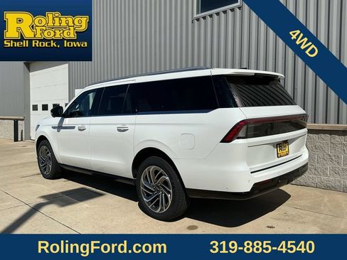 Used 2025 Lincoln Navigator L Reserve AWD/4WD image 3