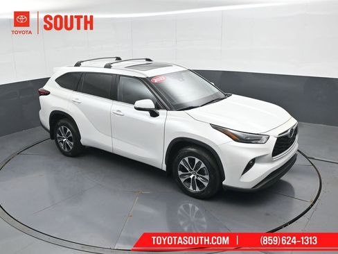 Used 2022 Toyota Highlander XLE image 52