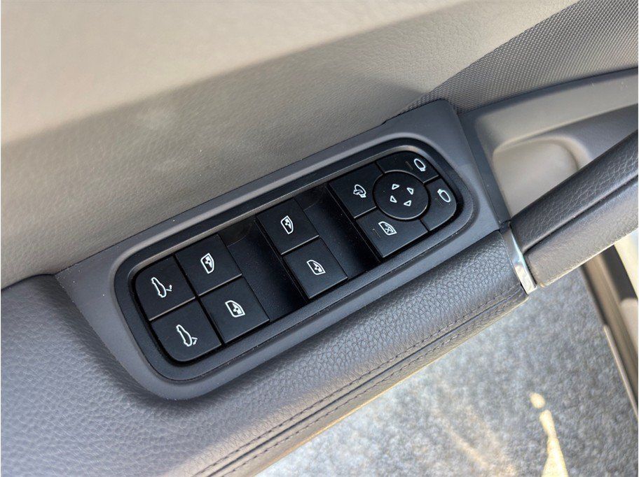 Used 2022 Porsche Cayenne Platinum Edition AWD/4WD image 20