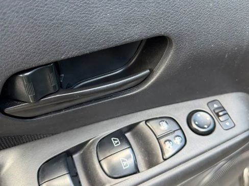 Used 2021 Nissan Kicks S FWD image 10