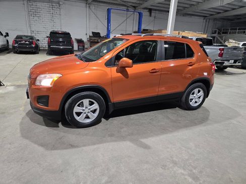 Used 2015 Chevrolet Trax LT w/ LT Sun and Sound Package AWD/4WD image 3