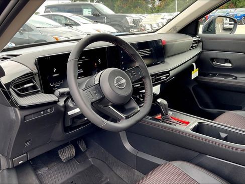 New 2026 Nissan Kicks SR image 9