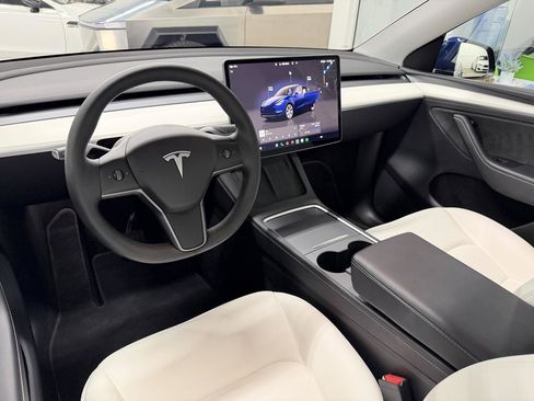 Used 2024 Tesla Model Y Long Range AWD/4WD image 16