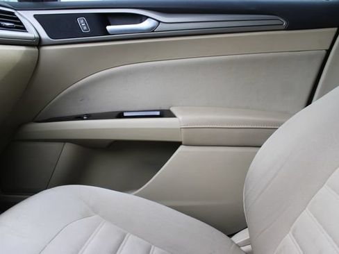 Used 2014 Ford Fusion SE FWD image 15