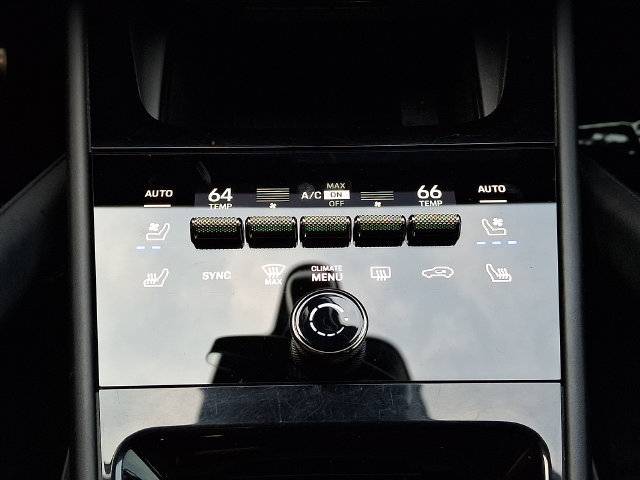 Certified 2025 Porsche Cayenne Turbo AWD/4WD image 19