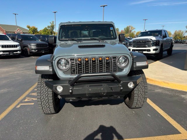 Used 2025 Jeep Gladiator Mojave w/ Convenience Group AWD/4WD image 3
