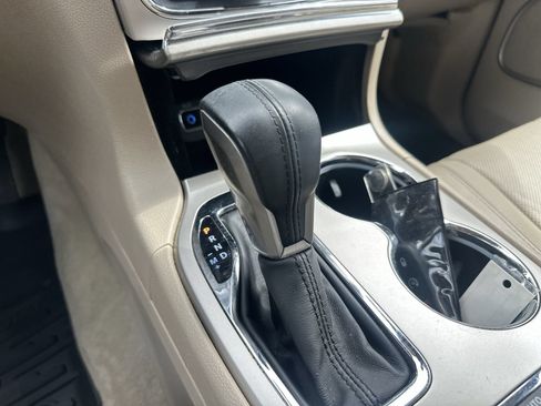 Used 2017 Jeep Grand Cherokee Overland AWD/4WD image 30