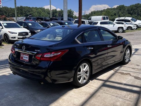 Used 2017 Nissan Altima 3.5 SL FWD image 6