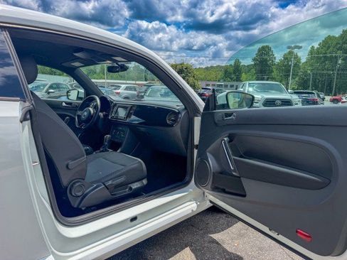 Used 2018 Volkswagen Beetle 2.0T S w/ Style & Comfort Package For S FWD image 12