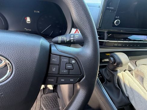 Used 2025 Toyota Sienna LE w/ LE Plus Package image 21