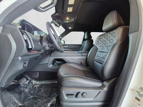 Used 2025 Nissan Armada Platinum AWD/4WD image 17