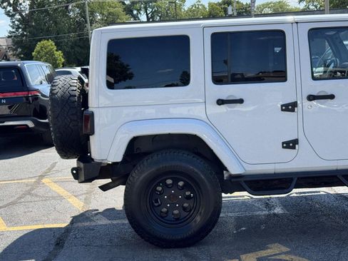 Used 2012 Jeep Wrangler Unlimited Sahara w/ Dual Top Group AWD/4WD image 9