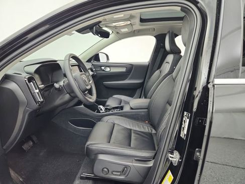 Certified 2023 Volvo XC40 B5 Ultimate w/ Protection Package Premier image 17