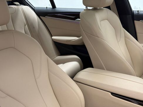 Used 2018 BMW 530i xDrive image 9