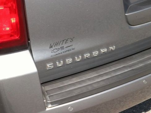 Used 2019 Chevrolet Suburban LT image 9