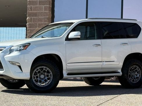 Used 2017 Lexus GX 460 w/ Navigation Package AWD/4WD image 3
