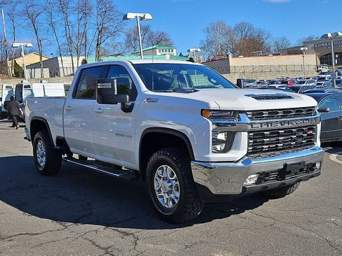 Used 2023 Chevrolet Silverado 2500 LT w/ Convenience Package image 3