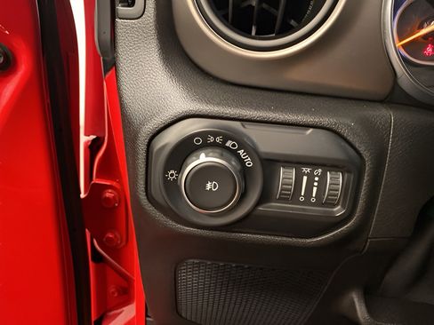 Used 2018 Jeep Wrangler Unlimited Sport S AWD/4WD image 16