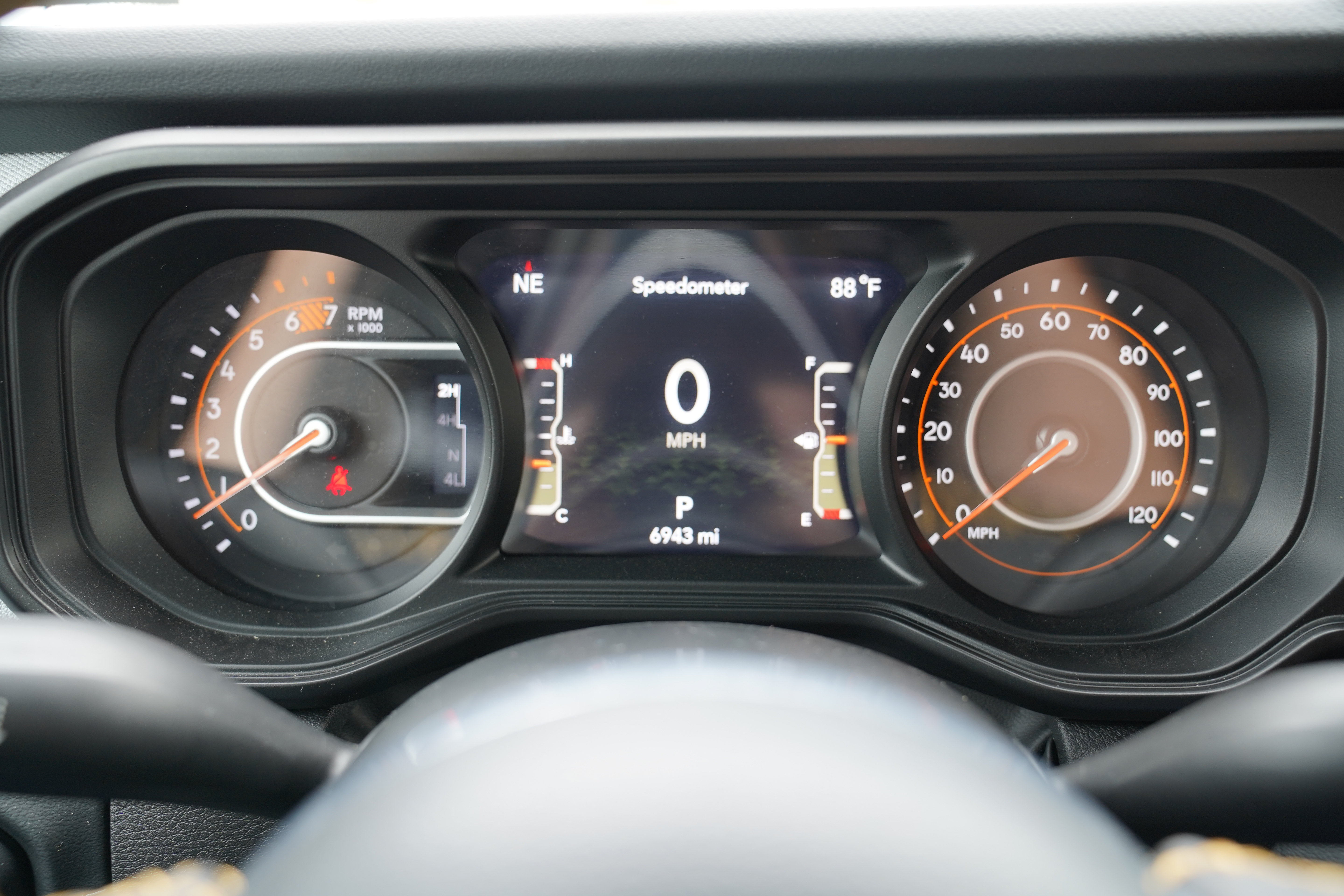 Used 2024 Jeep Wrangler Unlimited Sahara w/ Technology Group AWD/4WD image 19