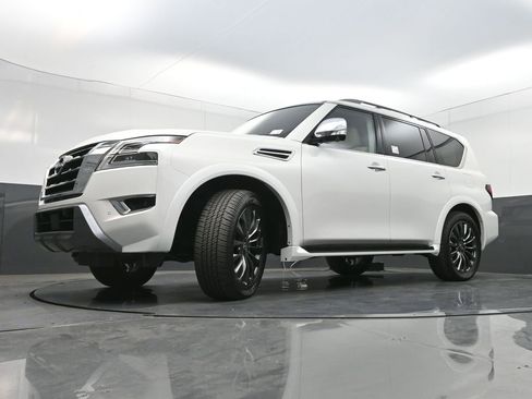 Used 2024 Nissan Armada Platinum w/ Captain's Chairs Package RWD image 31