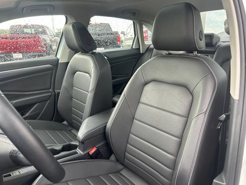 Used 2024 Volkswagen Jetta SE w/ Panoramic Sunroof Package FWD image 17