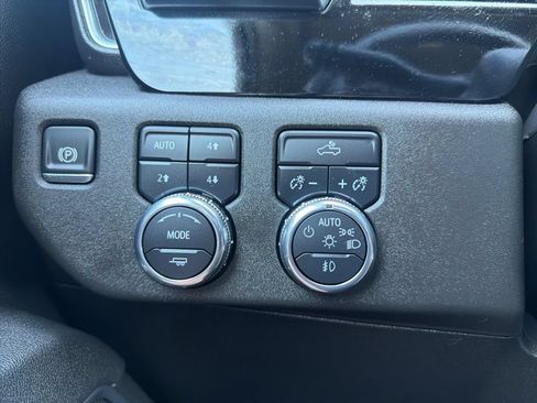 Used 2025 GMC Sierra 2500 SLE w/ SLE Value Package; AWD/4WD image 19
