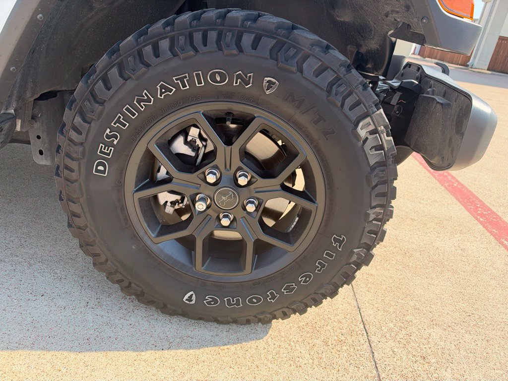 Used 2025 Jeep Gladiator Sport AWD/4WD image 3