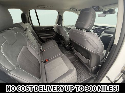 Used 2023 Jeep Grand Cherokee Laredo w/ Luxury Tech Group I AWD/4WD image 14