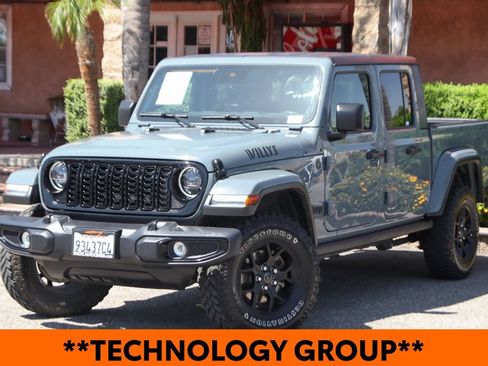 Used 2025 Jeep Gladiator Sport AWD/4WD image 4