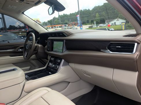 Used 2022 GMC Yukon Denali RWD image 31