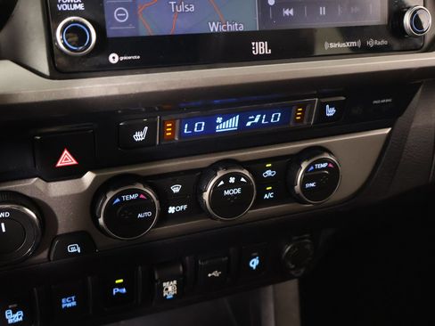 Used 2021 Toyota Tacoma Limited AWD/4WD image 7