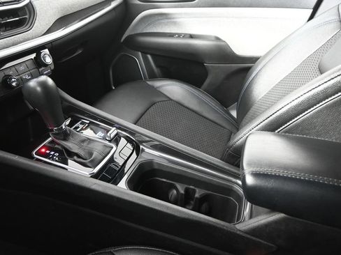 Used 2024 Jeep Compass Latitude image 32