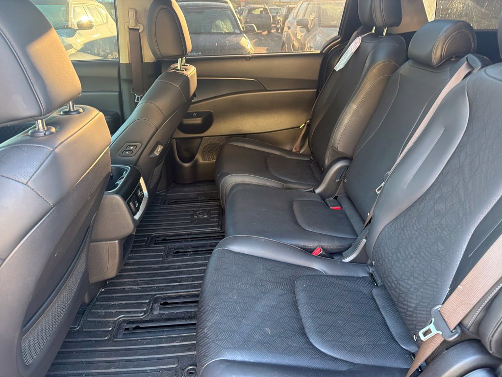 Certified 2025 Kia Carnival SX w/ SX Dark Edition Package FWD image 23