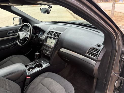 Used 2018 Ford Explorer XLT w/ Equipment Group 201A image 14