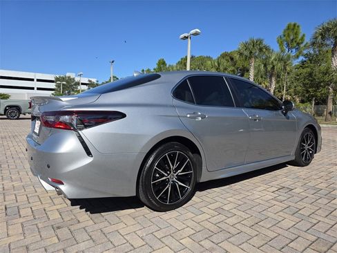 Used 2021 Toyota Camry SE image 11