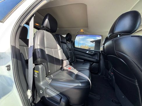 Used 2018 Nissan Pathfinder Platinum AWD/4WD image 26