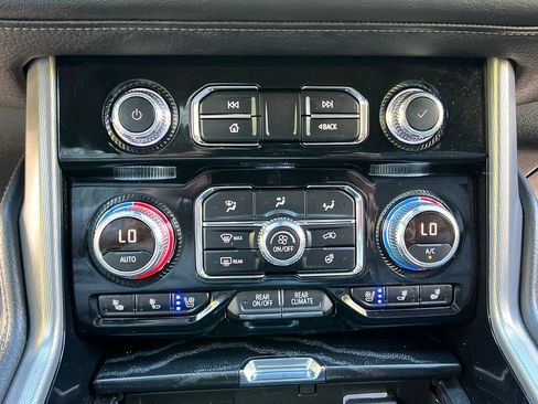 Used 2023 GMC Yukon XL Denali w/ Denali Reserve Package AWD/4WD image 18