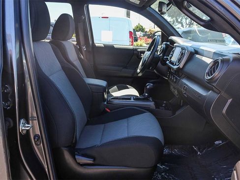 Used 2022 Toyota Tacoma TRD Sport w/ Technology Package image 16