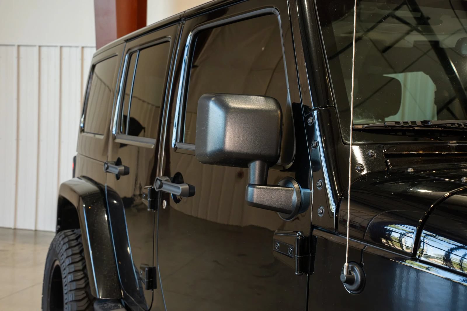 Used 2018 Jeep Wrangler Unlimited Sahara w/ Connectivity Group AWD/4WD image 6