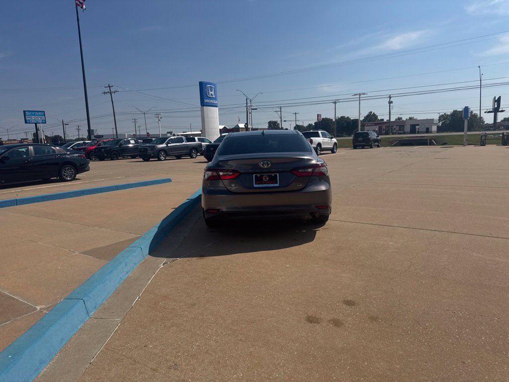 Used 2022 Toyota Camry LE FWD image 6