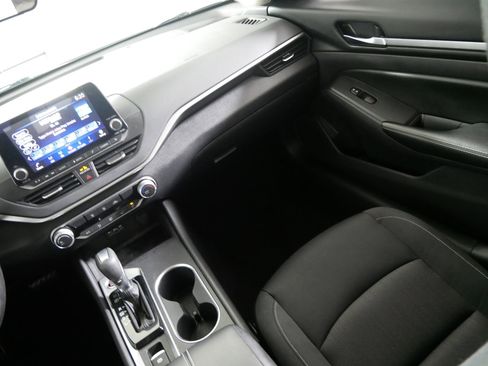 Used 2022 Nissan Altima 2.5 SV image 11