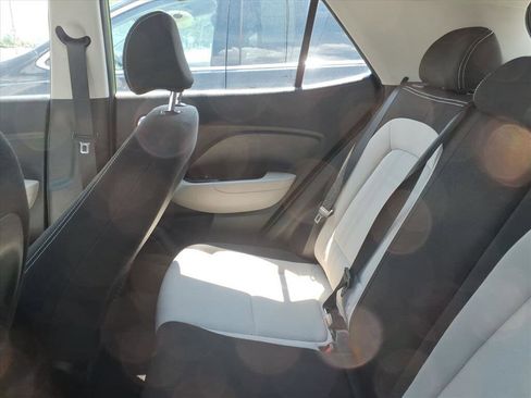 Used 2022 Hyundai Venue SEL FWD image 9