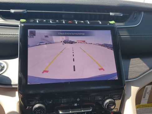 New 2025 Jeep Grand Cherokee Limited w/ Black Appearance Package image 25