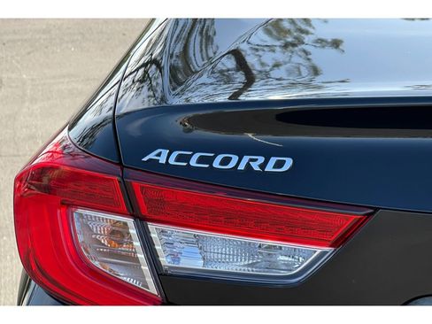 Certified 2018 Honda Accord EX image 17