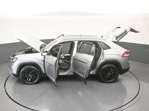 Used 2022 Volkswagen Atlas Cross Sport SE FWD image 67