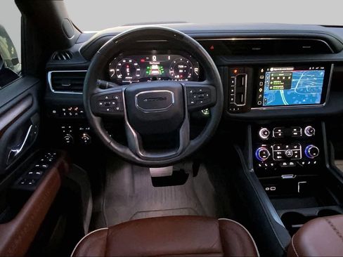Used 2023 GMC Yukon Denali Ultimate AWD/4WD image 6