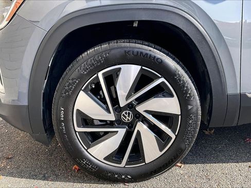 Certified 2025 Volkswagen Atlas SEL image 8